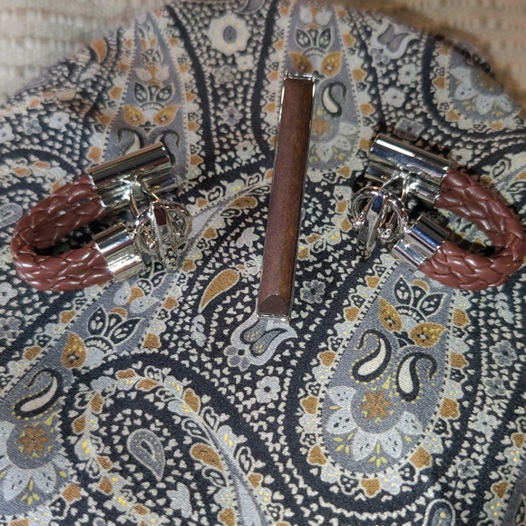 Leather-Look Cuff Links & Wood Tie Clip - Picture 5 of 7